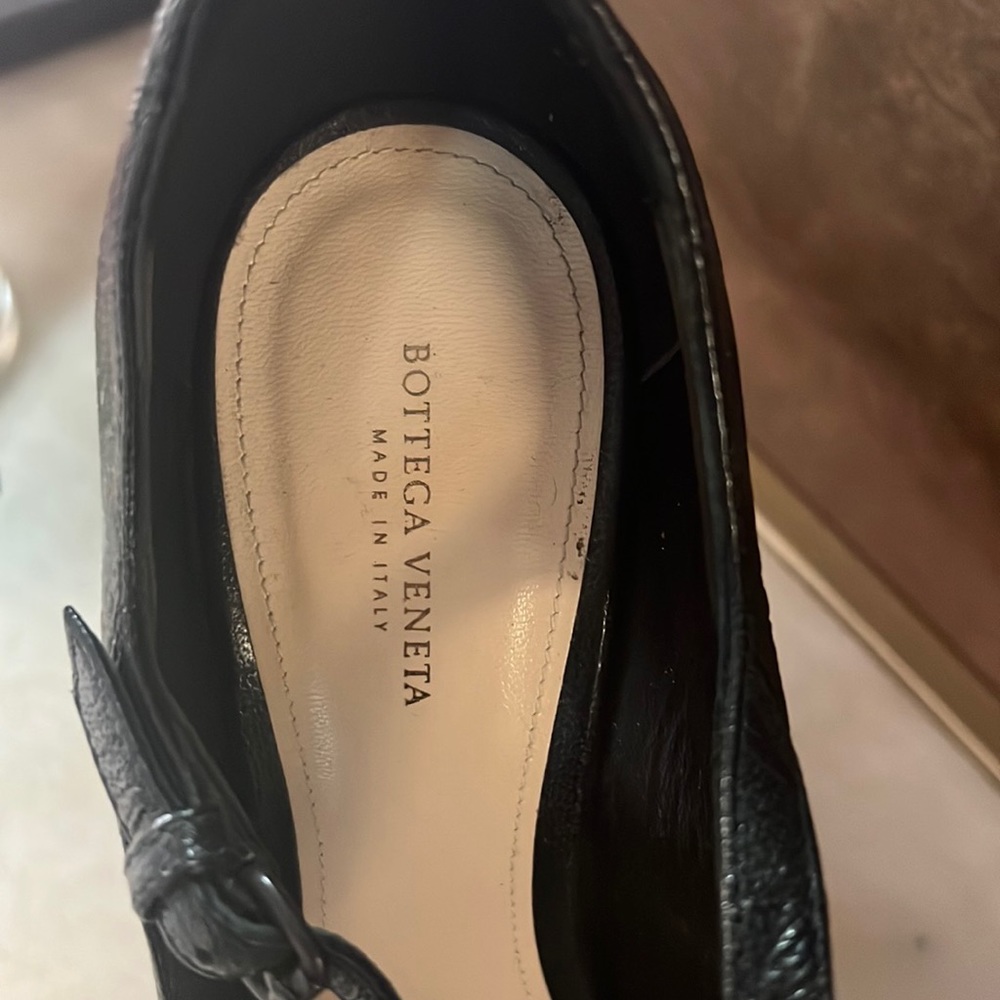 Black leather flower shoes